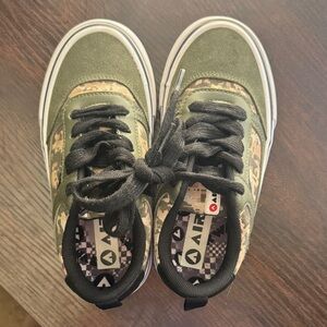 Airwalk Kids Sneakers in Green and Black